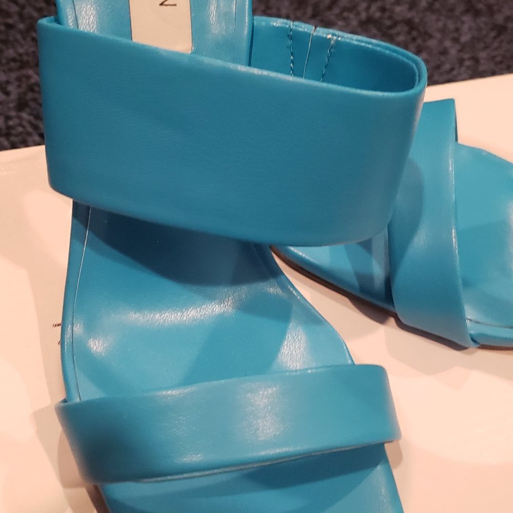 Sandal - Picture 2 of 3